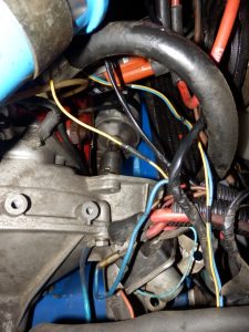 スターターの取り外しにオイルフィルターが邪魔
