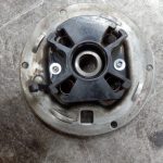commutator holderがリベットで固定された