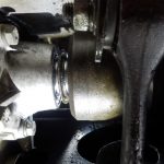左のPOT JOINTがロックがかからなくてずっこけてしまっている。ドライブシャフトが付いていて、ありえない構図